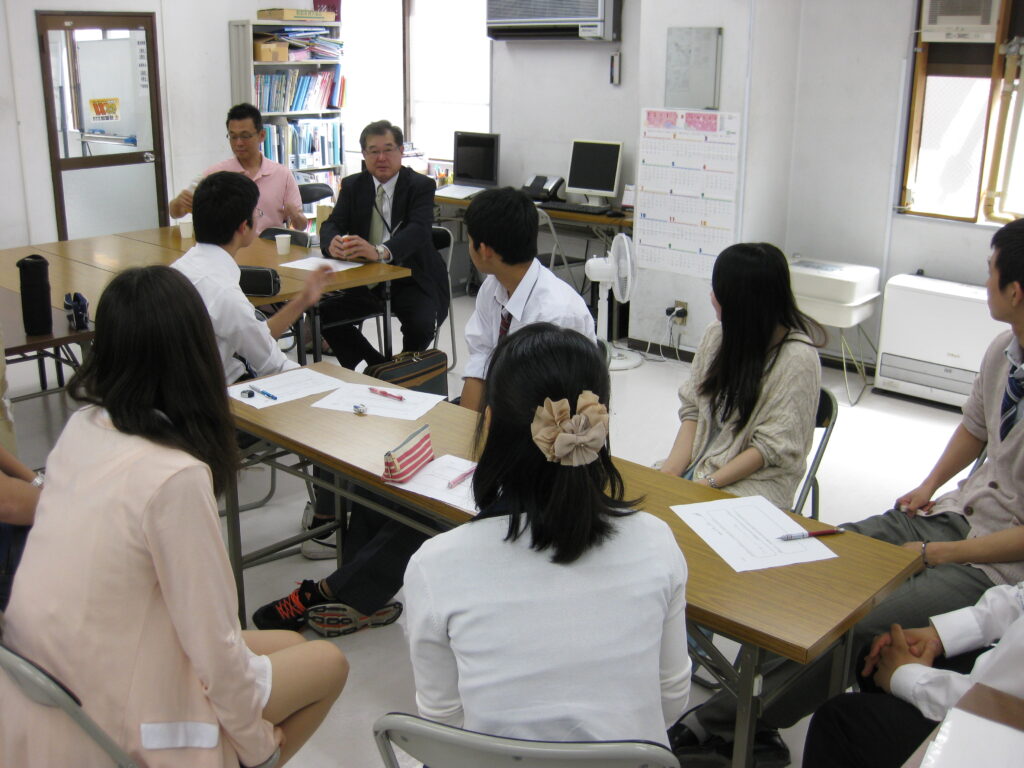 インターンの学生さんが仲間を呼んできました